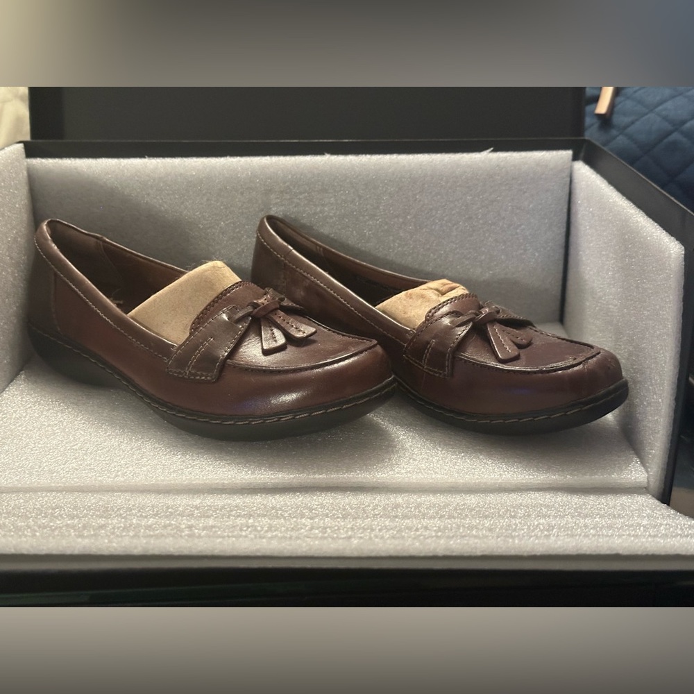 Nice clark's brown shoes